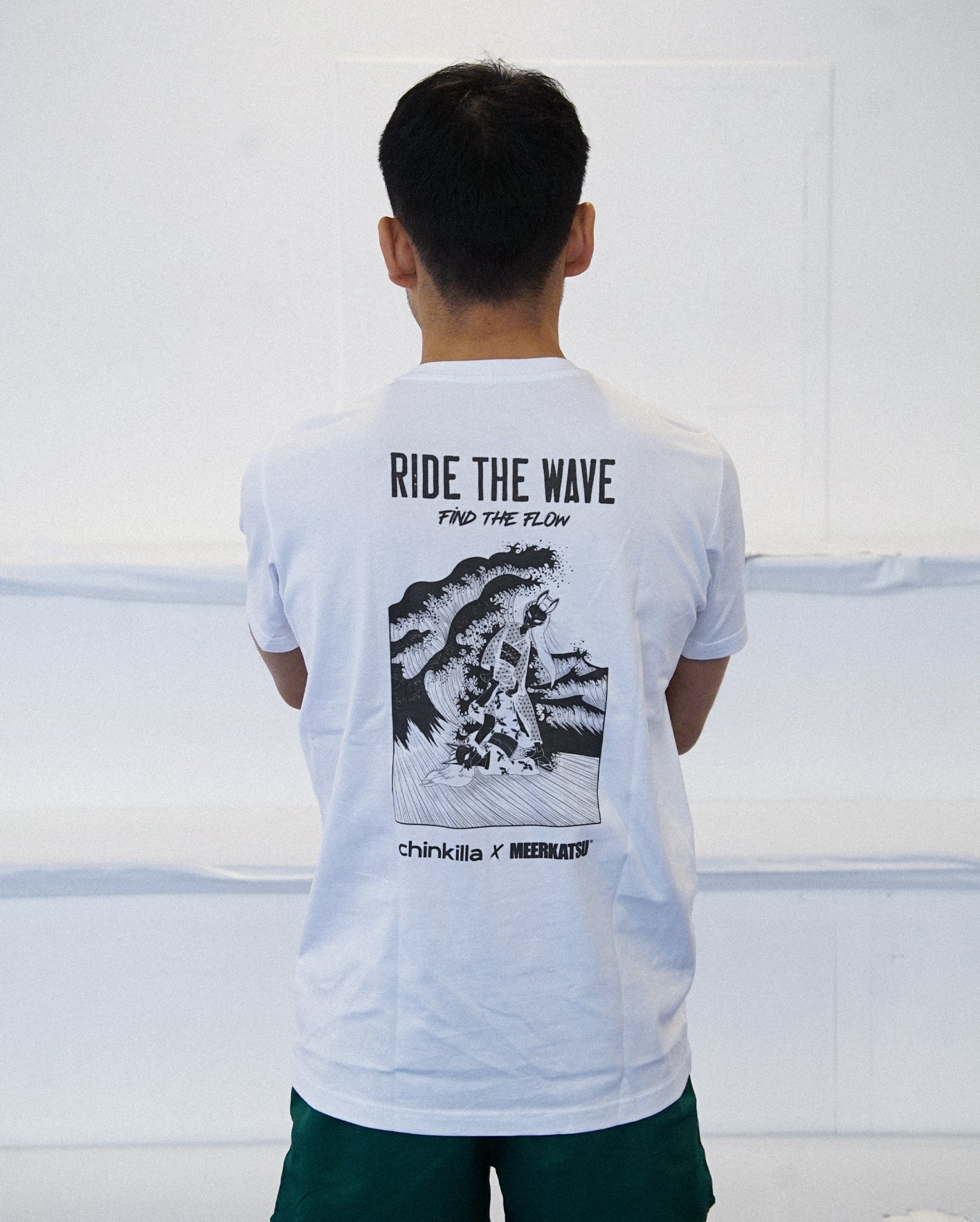 "chinkilla x meerkatsu" Unisex Oversized T-Shirt - White