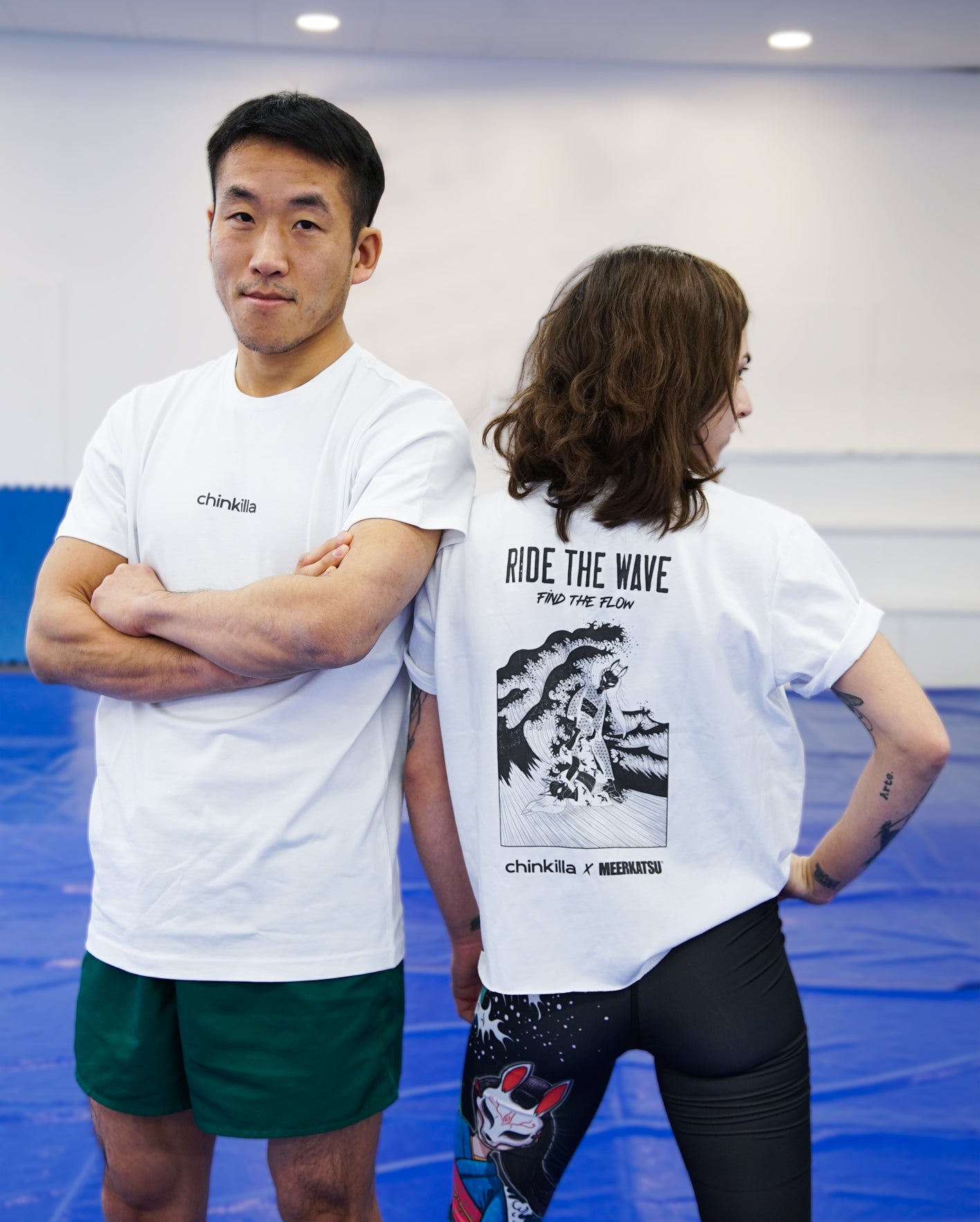 "chinkilla x meerkatsu" Unisex Oversized T-Shirt - White