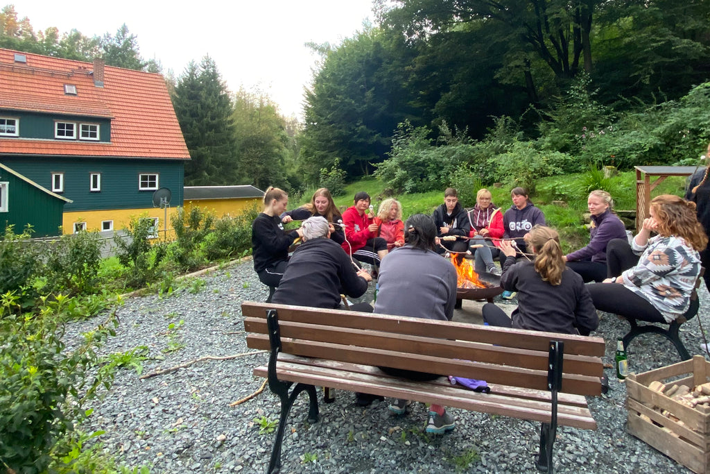 chinkilla Kickass Camp Kampfsport Frauen Sächsische Schweiz Kickboxen Muay Thai vegan Hohnstein Yoga Meditation Girl Power Empowerment Martial Arts