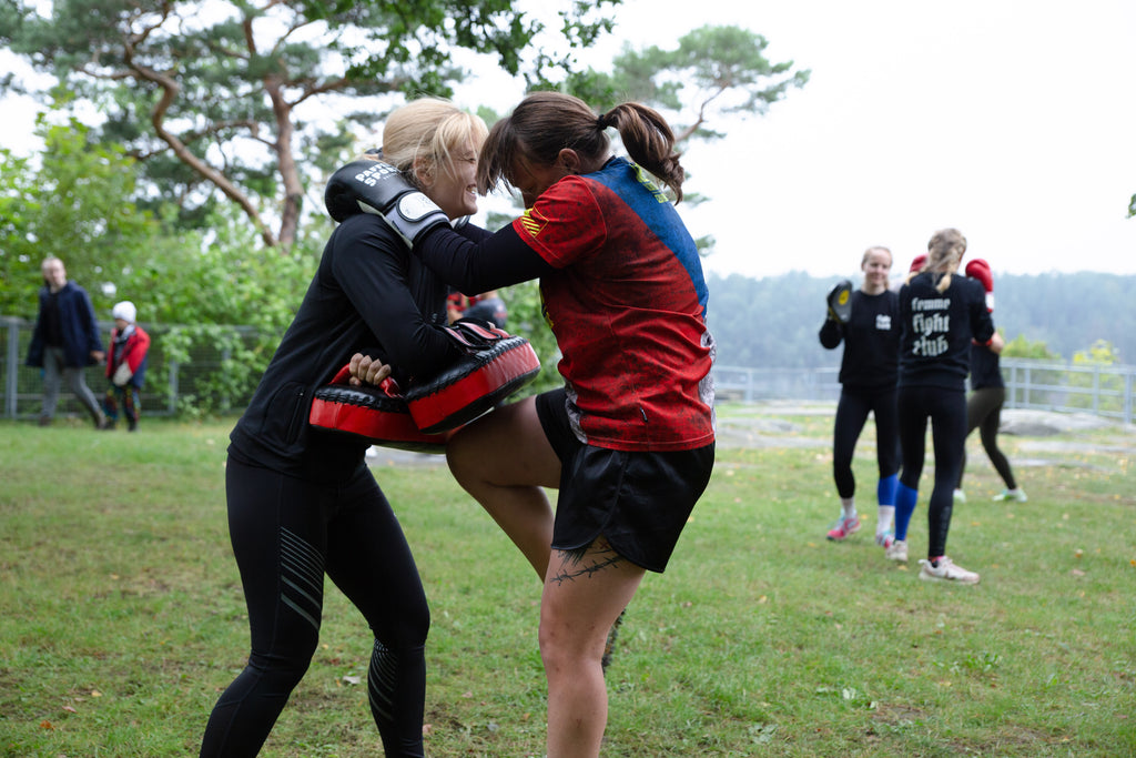 chinkilla Kickass Camp Kampfsport Frauen Sächsische Schweiz Kickboxen Muay Thai vegan Hohnstein Yoga Meditation Girl Power Empowerment Martial Arts